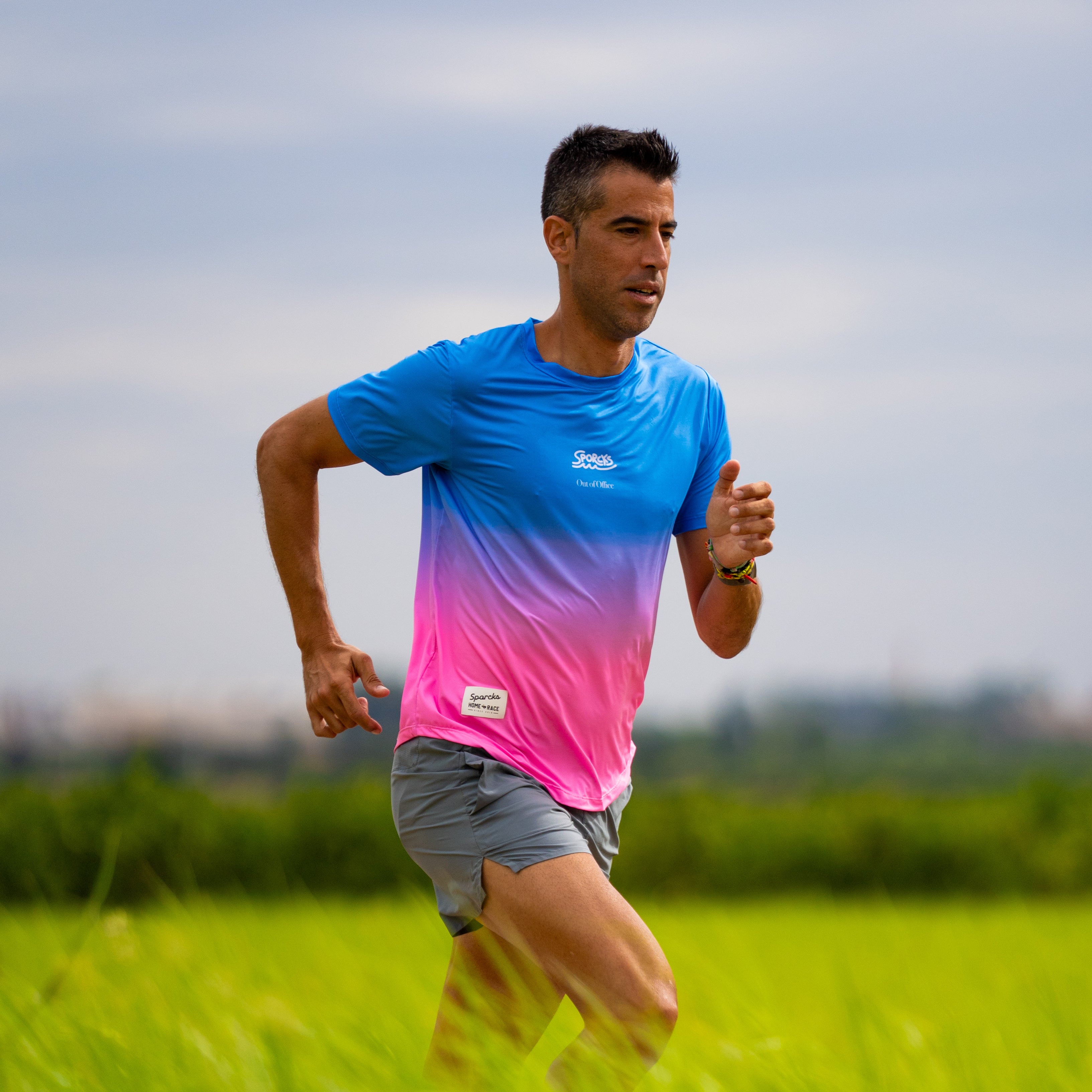 ON VACATION - UNISEX-FUNKTIONSSHIRT