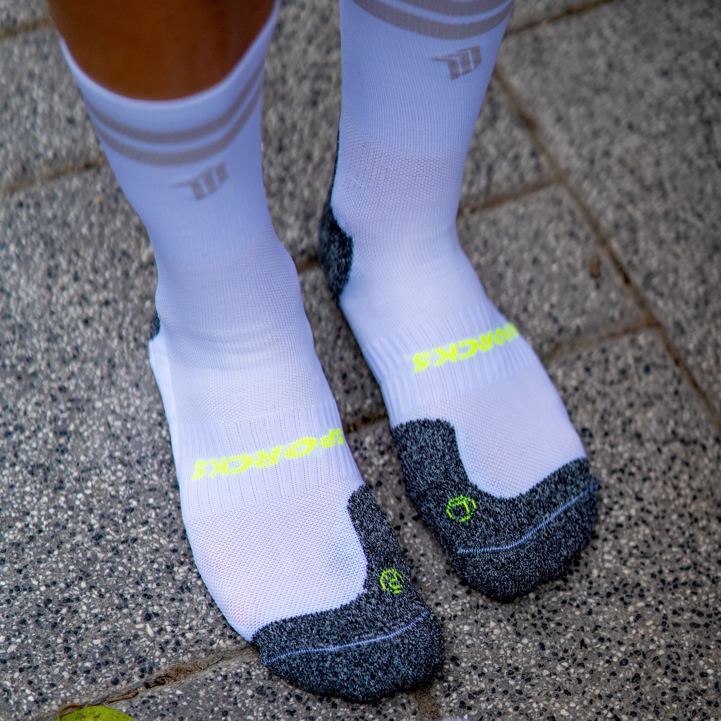 PRO WHITE V2 - RUN ULTRALIGHT SOCKS