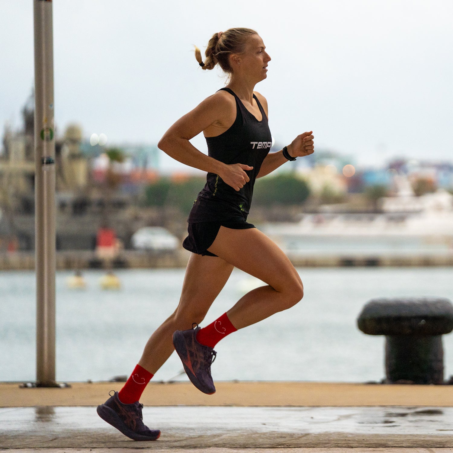 HAPPY MODE RED - CHAUSSETTES DE COURSE ULTRALÉGÈRES