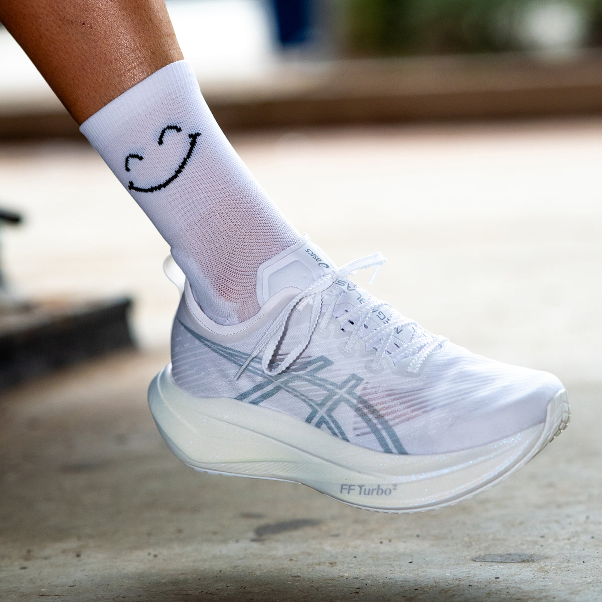 HAPPY MODE WHITE - PRO COMFORT RUNNING SOCKS