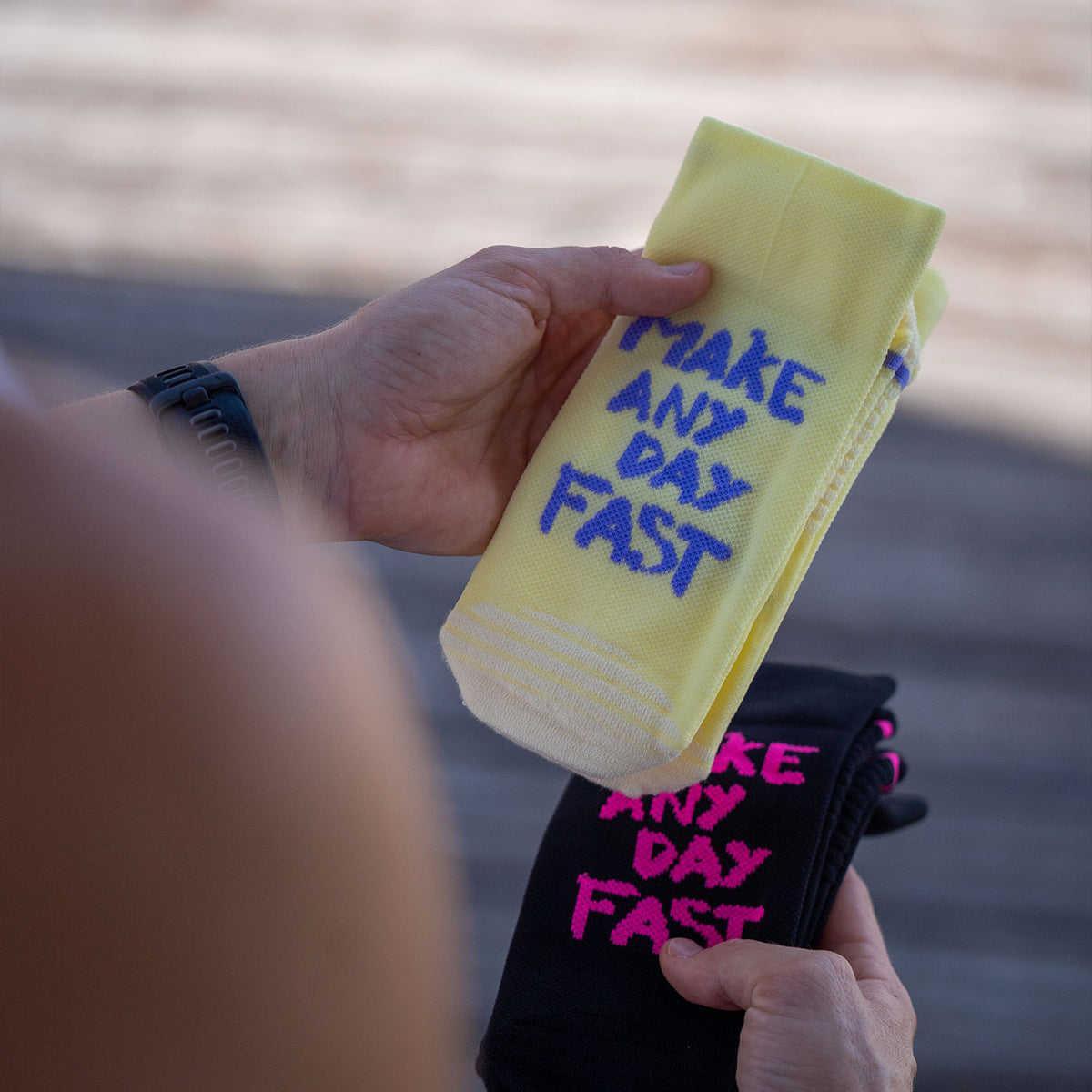 MAKE ANY DAY YELLOW - CALCETÍN RUNNING