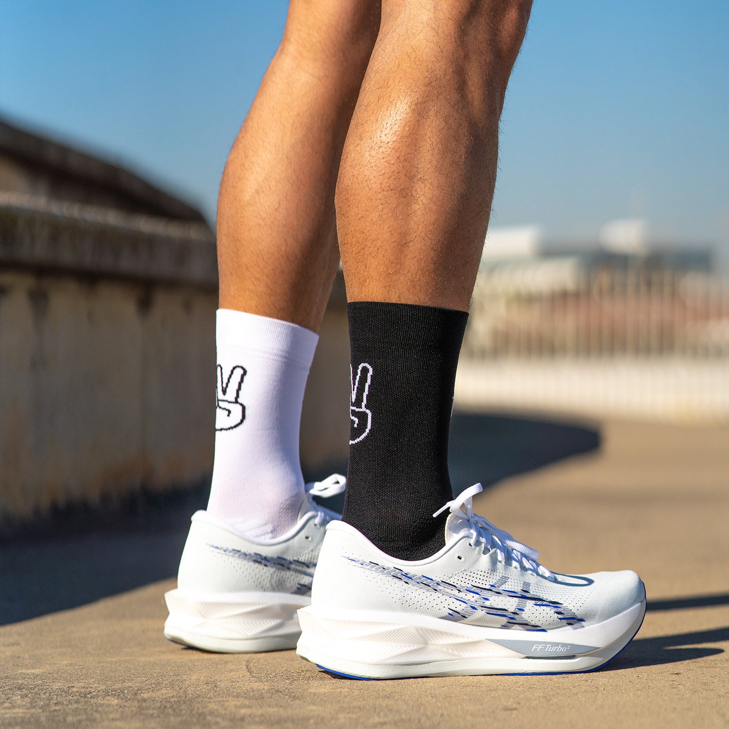 UP BLACK & WHITE - CALCETÍN RUNNING